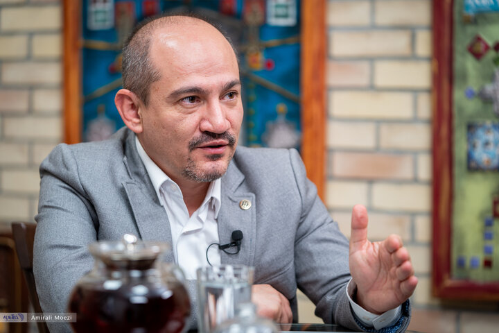 اظهارات حمزه صفوی درباره تفاوت دیدگاهها با پدرش؛ بچههای یک خانواده هیچ کدام شبیه هم نیستند