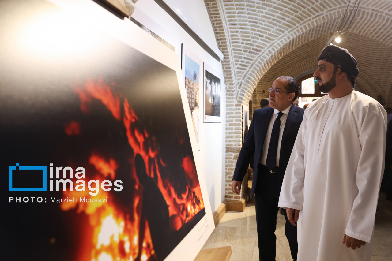 نمایشگاه عکس «ایستادگی برای ایران»