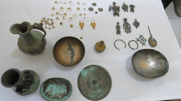 کشف گنجینه طلایی اشیای عتیقه در قشم