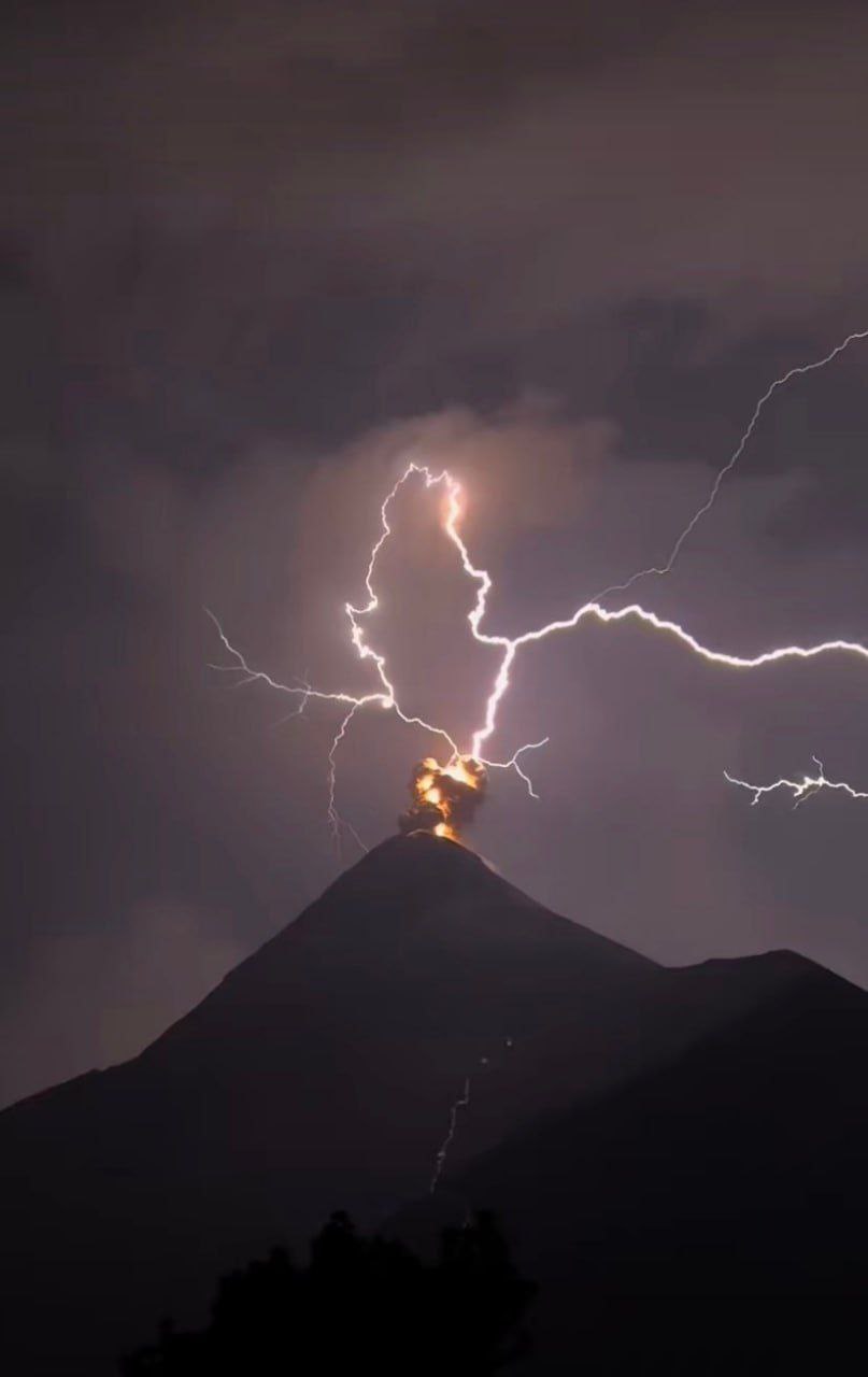 تصاویری از فوران آتشفشان در گواتمالا