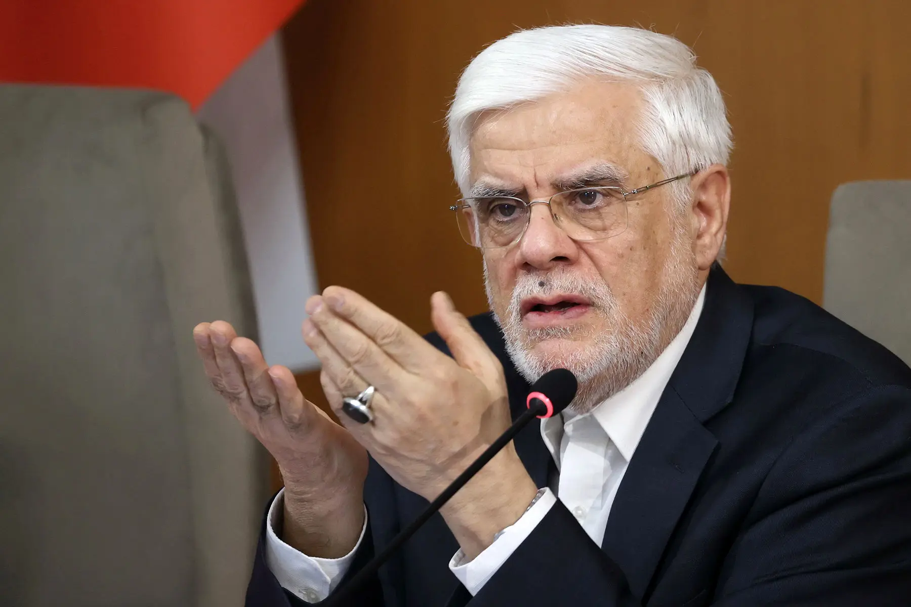 واکنش عارف به انتقادات اصلاح طلبان: متوجه نیستند دولت در چه شرایط حساسی در حال حرکت است