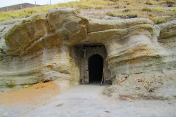 گردشگری/معبد قدمگاه آذرشهر؛ از نیایشگاه میترایی تا زیارتگاه اسلامی