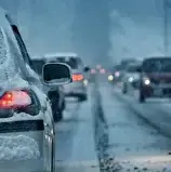 مهارت دیدنی راننده در بازگرداندن خودرو به جاده پس از انحراف در برف