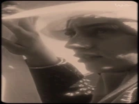 ما به دوست داشتن ادامه می‌دیم ...