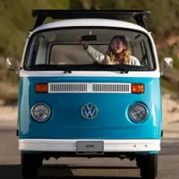 پروژه جالب ژرمن‌ها؛ ون فولکس واگن T2 نجات یافته از حریق کالیفرنیا در معرض دید عموم قرار گرفت