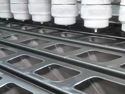 مراحل تولید بستنی چوبی در کارخانه