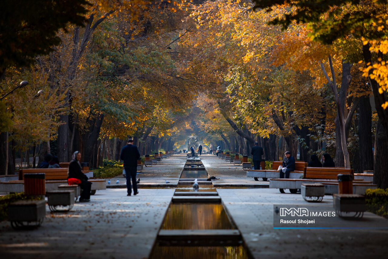 پاییز هزار رنگ اصفهان با زاینده رودی در حسرت آب