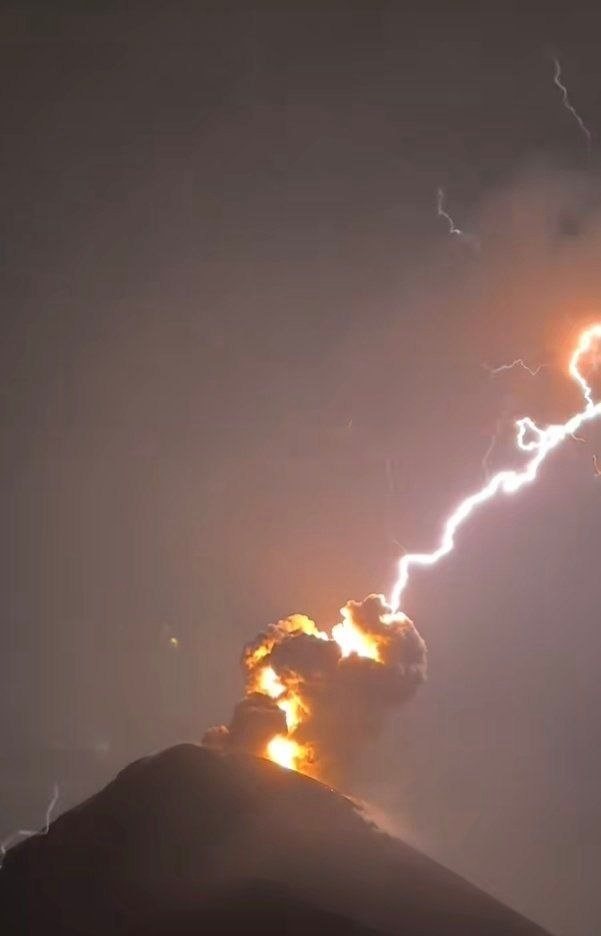 تصاویری از فوران آتشفشان در گواتمالا