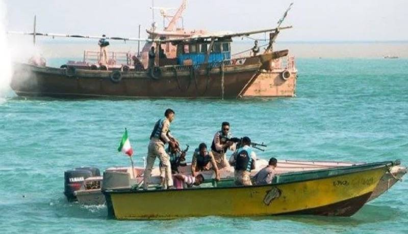 توقیف ۱۲ شناور حامل سوخت قاچاق در آبهای دریای عمان