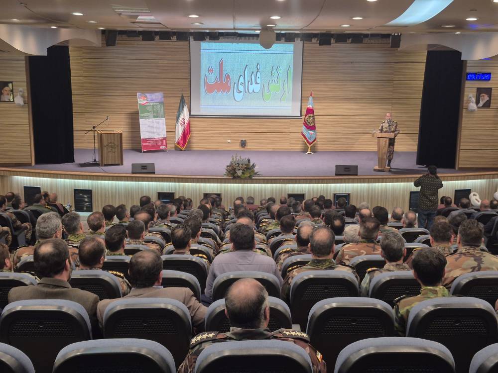 معارفه فرمانده جدید قرارگاه منطقه‌ای شمال‌شرق نیروی زمینی در مشهد