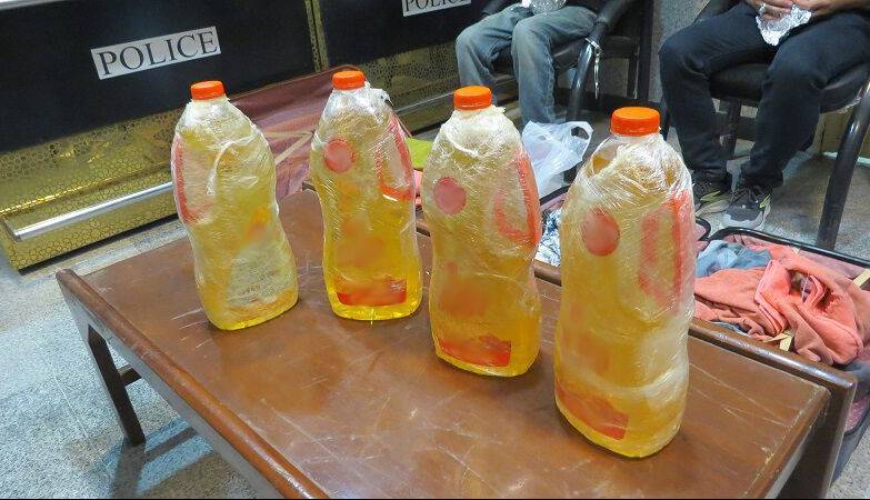 کشف 11 کیلو محلول شیشه در روغن خوراکی