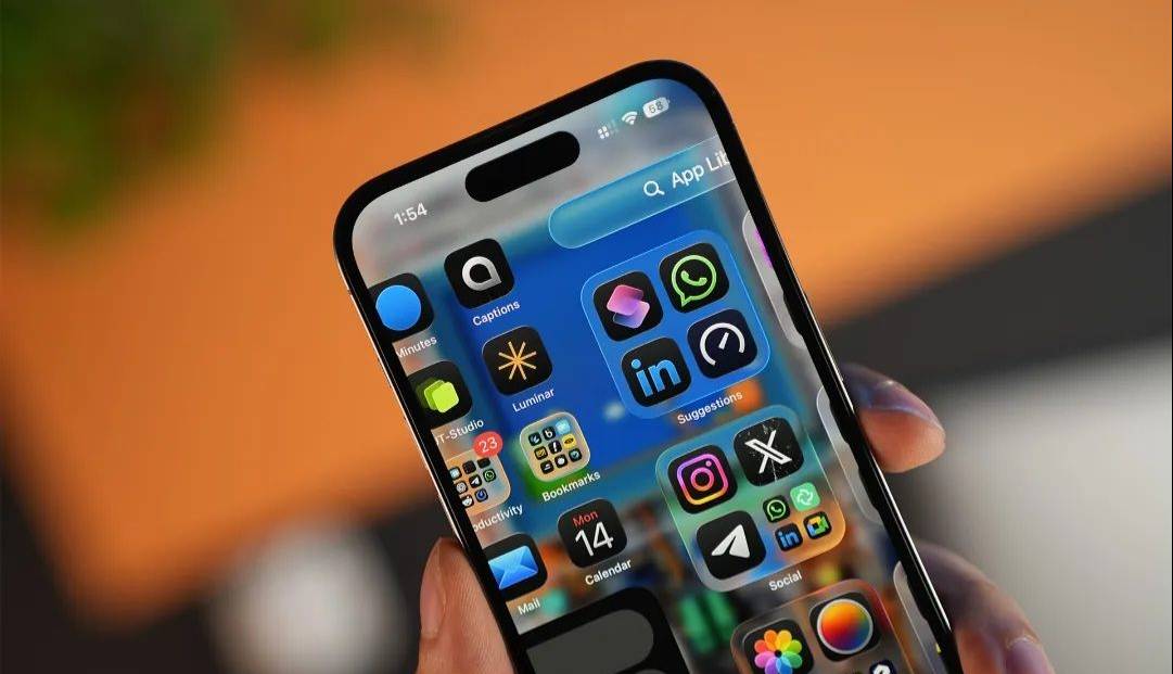 اپل کاربران iOS 18 را به نصب iOS 26 ترغیب میکند