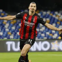 زلاتان مشعل المپیک را حمل می‌کند