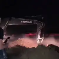 معمای رازآلود خودروی دفن شده در اهواز