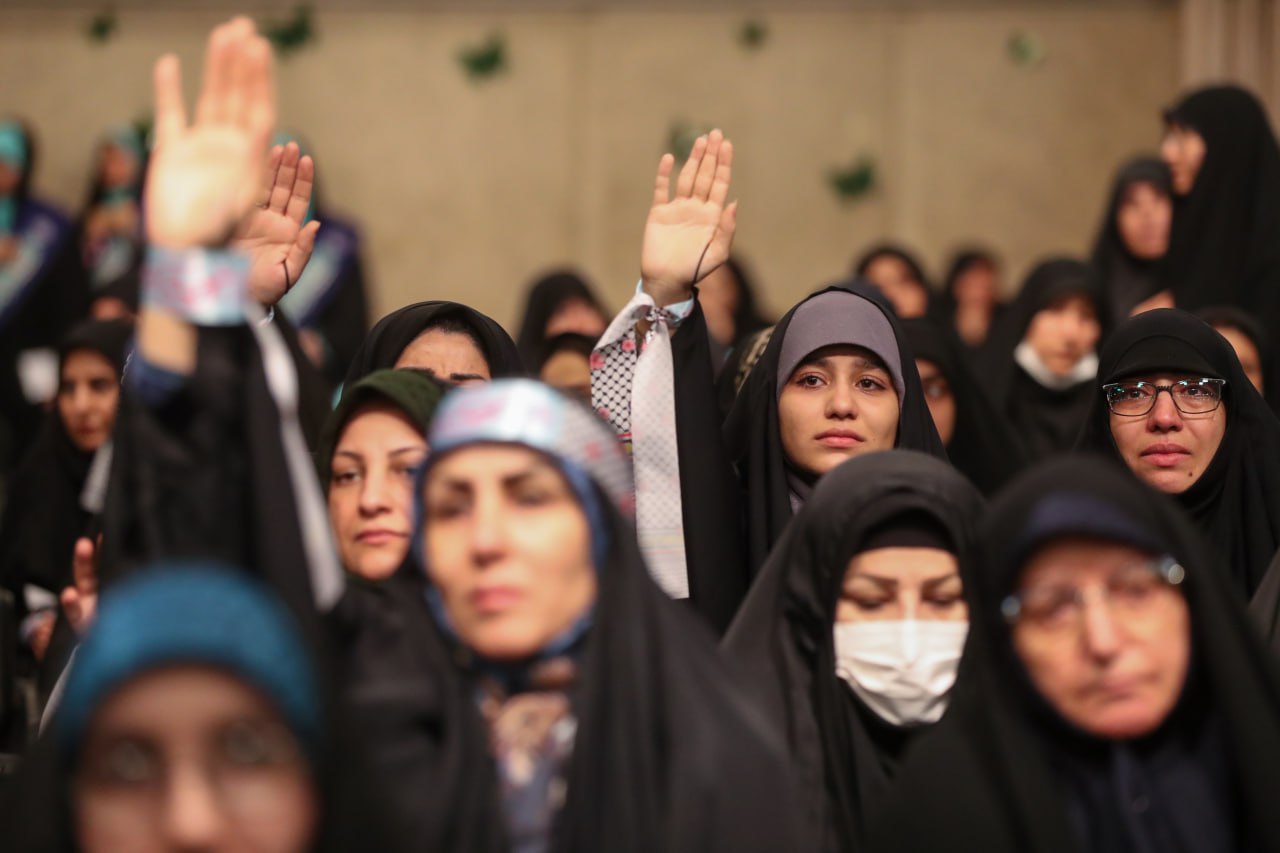 عکس/دیدار امروز هزاران نفر از زنان و دختران مناطق سراسر کشور با حضرت آیت‌الله خامنه‌ای