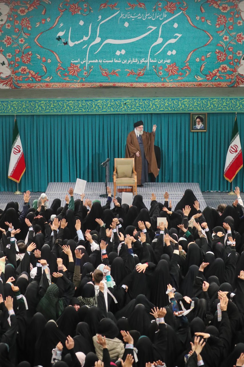 عکس/دیدار امروز هزاران نفر از زنان و دختران مناطق سراسر کشور با حضرت آیت‌الله خامنه‌ای