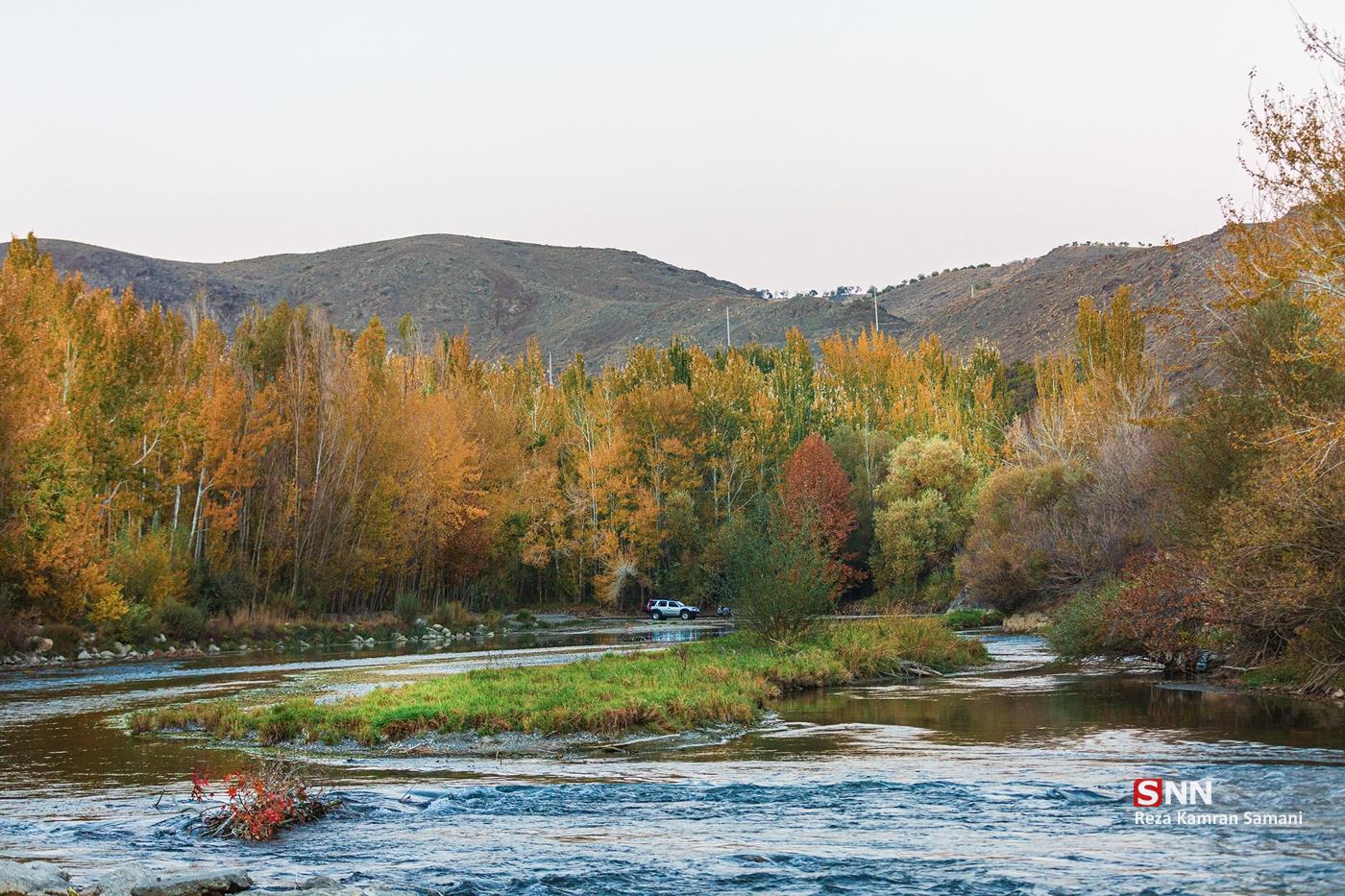 طبیعت پاییزی حاشیه زاینده رود در شهرستان سامان