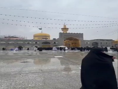 تصاویری زیبا و ناب از بارش باران در حرم مطهر امام رضا(ع)