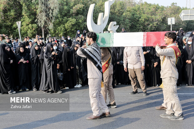 عکس/ تدفین شهید گمنام در پردیس شهید بهشتی بندرعباس