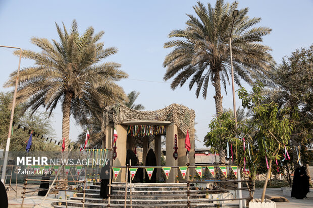 عکس/ تدفین شهید گمنام در پردیس شهید بهشتی بندرعباس