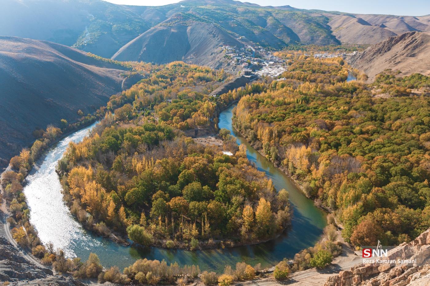 طبیعت پاییزی حاشیه زاینده رود در شهرستان سامان