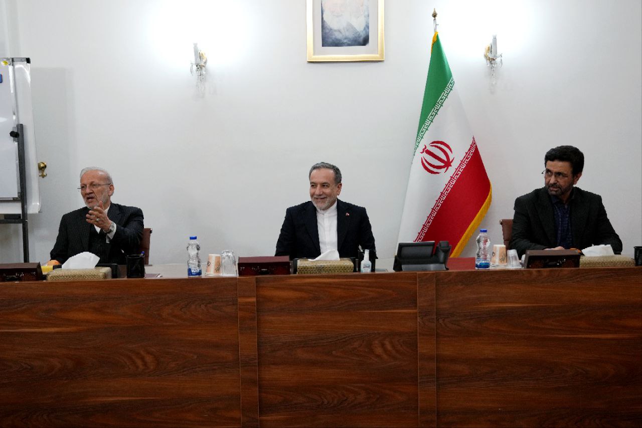 عکس/ نشست مشترک عراقچی با جمعی از نمایندگان مجلس