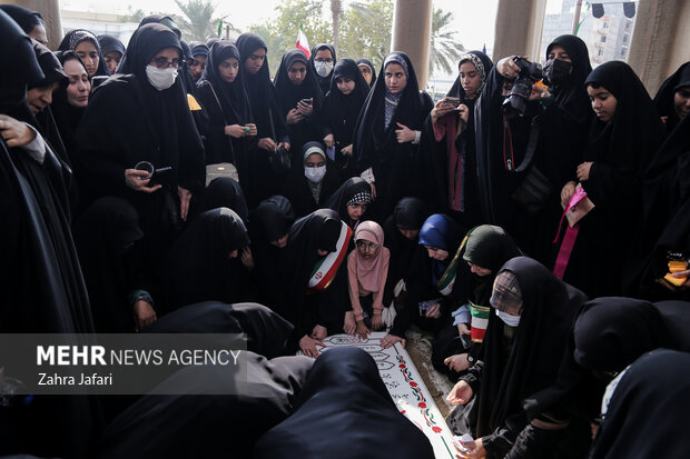 عکس/ تدفین شهید گمنام در پردیس شهید بهشتی بندرعباس