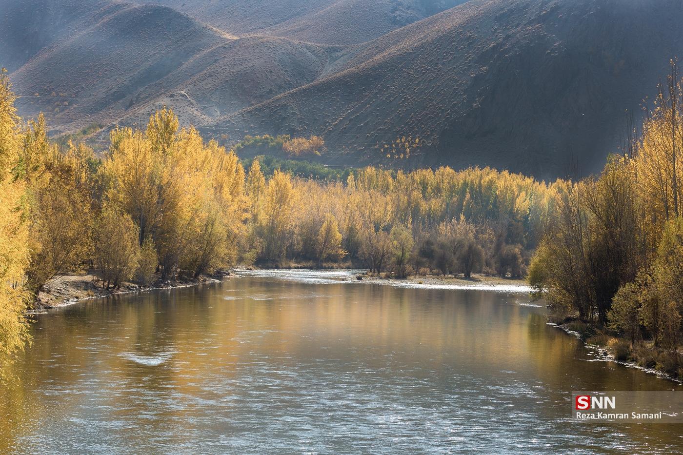 طبیعت پاییزی حاشیه زاینده رود در شهرستان سامان