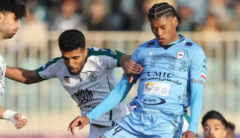 تساوی بدون گل چادرملو و ذوب‌آهن در نیمه اول