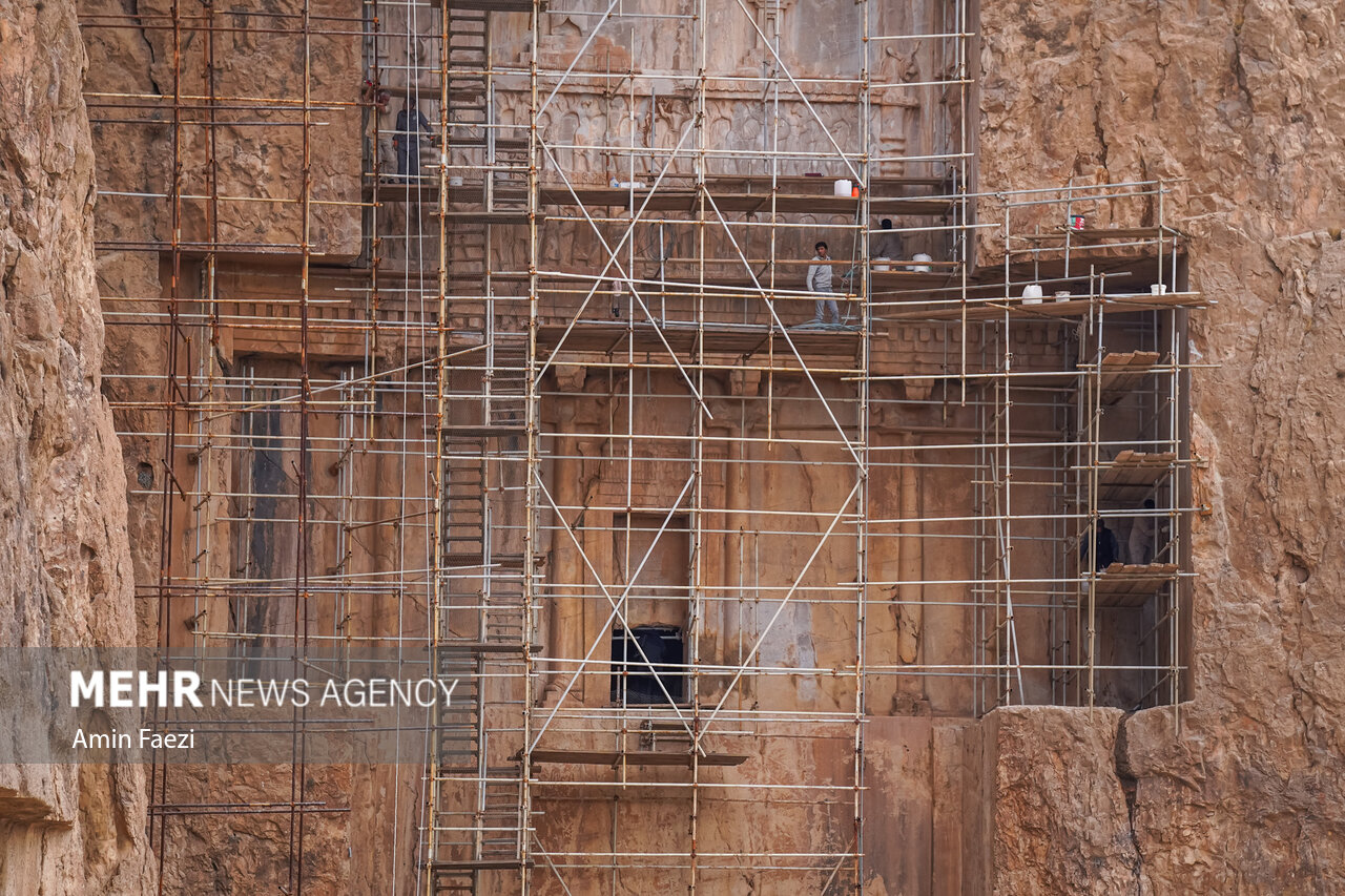 مرمت در حریم شاهان