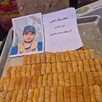 پخش شیرینی و شادی مردم در لبنان و فلسطین بعد از کشته شدن «یاسر ابوشباب»