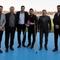 جایزه بهترین مربی ماه در دستان اخباری