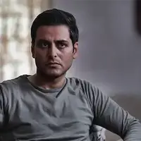 فهمید مامانش خونه مردم کلفتی میکنه!