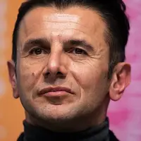 روایت امین حیایی از زدن موهایش وقتی سیاوش اسعدی نقش می‌‏نویسد