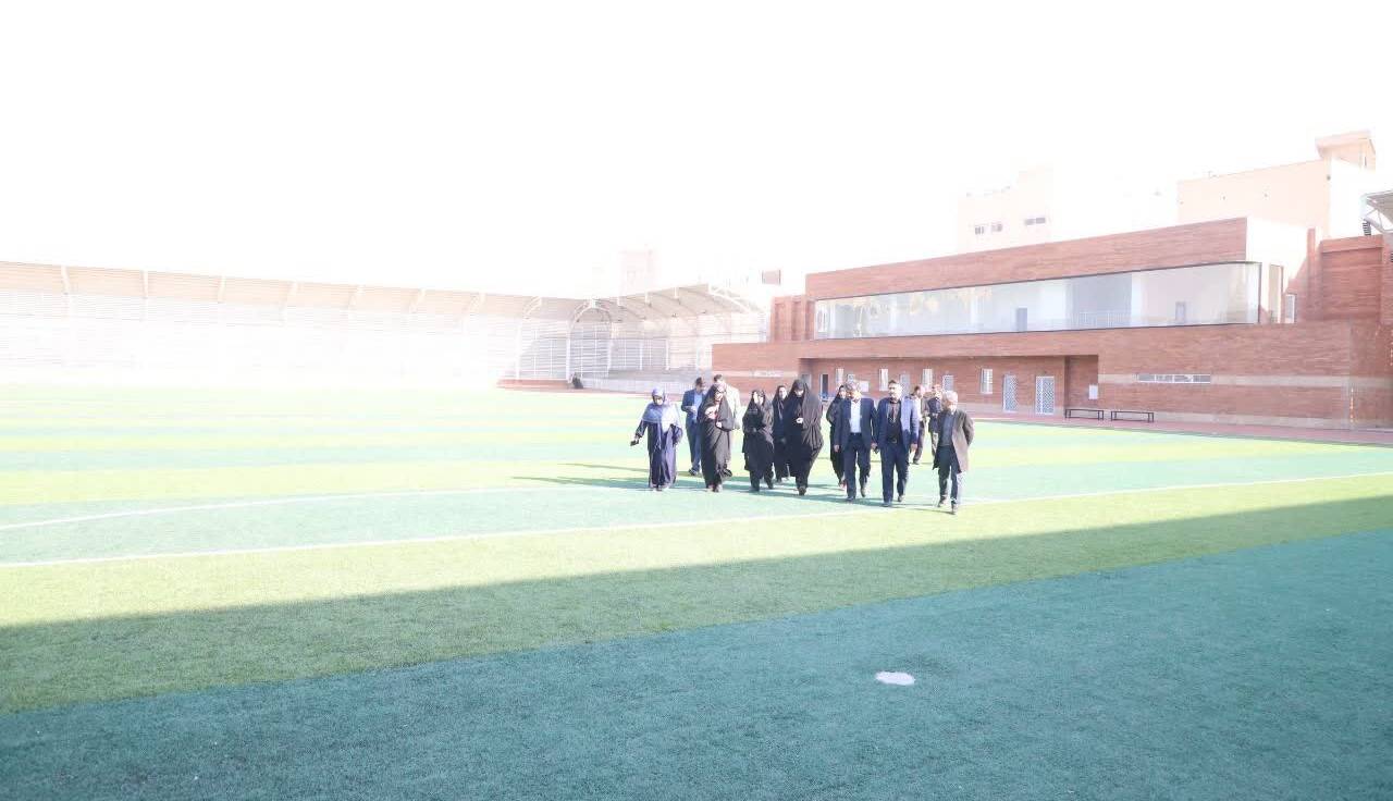 معاون امور زنان و خانواده رییسجمهور از ورزشگاه اختصاصی بانوان قم بازدید کرد