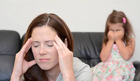 با قشقرق‌ راه انداختن کودک مان در جمع چه کنیم؟ 