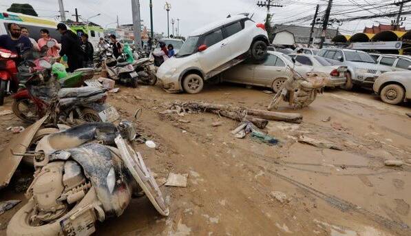 شمار تلفات سیل در جنوب آسیا از ۱۴۰۰ تن فراتر رفت