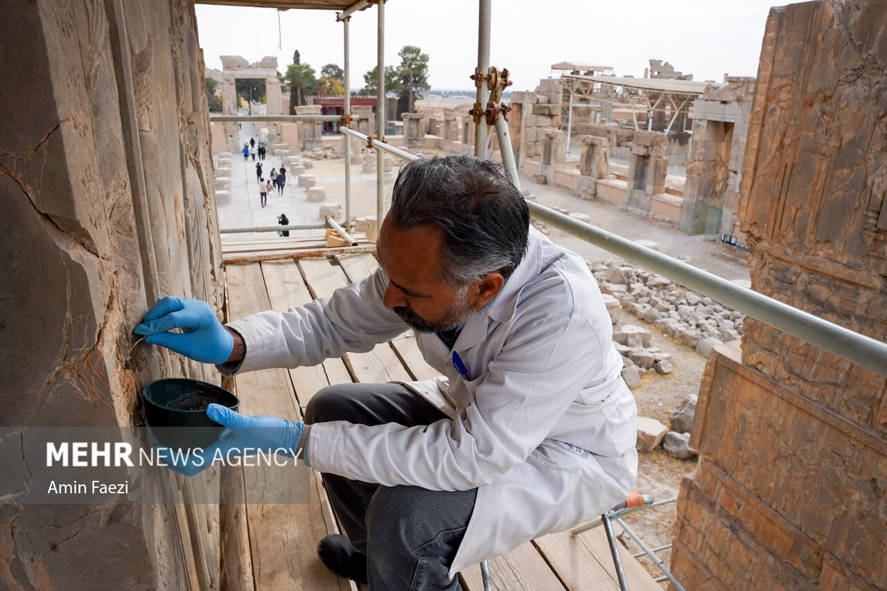 مرمت در حریم شاهان