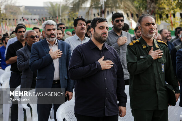 عکس/ تدفین شهید گمنام در پردیس شهید بهشتی بندرعباس