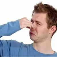 چرا بعضی مواقع محل ناف در بدن انسان بو میدهد؟