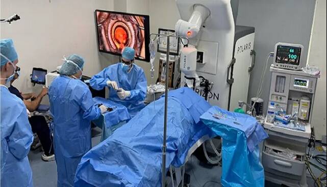 دقت بینظیر یک ربات در اولین جراحی رباتیک آب مروارید جهان