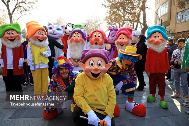عکس/ آیین افتتاحیه سیاُمین جشنواره بینالمللی تئاتر کودک و نوجوان همدان