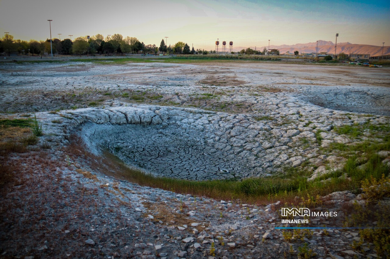 عکس/ مرگ نیلوفرِ کرمانشاه؛ آغاز فصلی تلخ از بحران آب