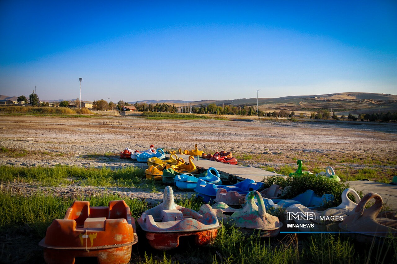 عکس/ مرگ نیلوفرِ کرمانشاه؛ آغاز فصلی تلخ از بحران آب