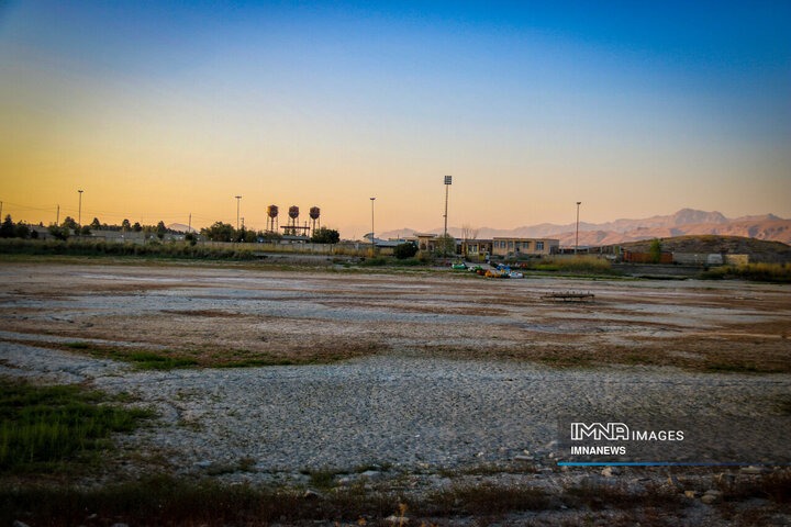 عکس/ مرگ نیلوفرِ کرمانشاه؛ آغاز فصلی تلخ از بحران آب