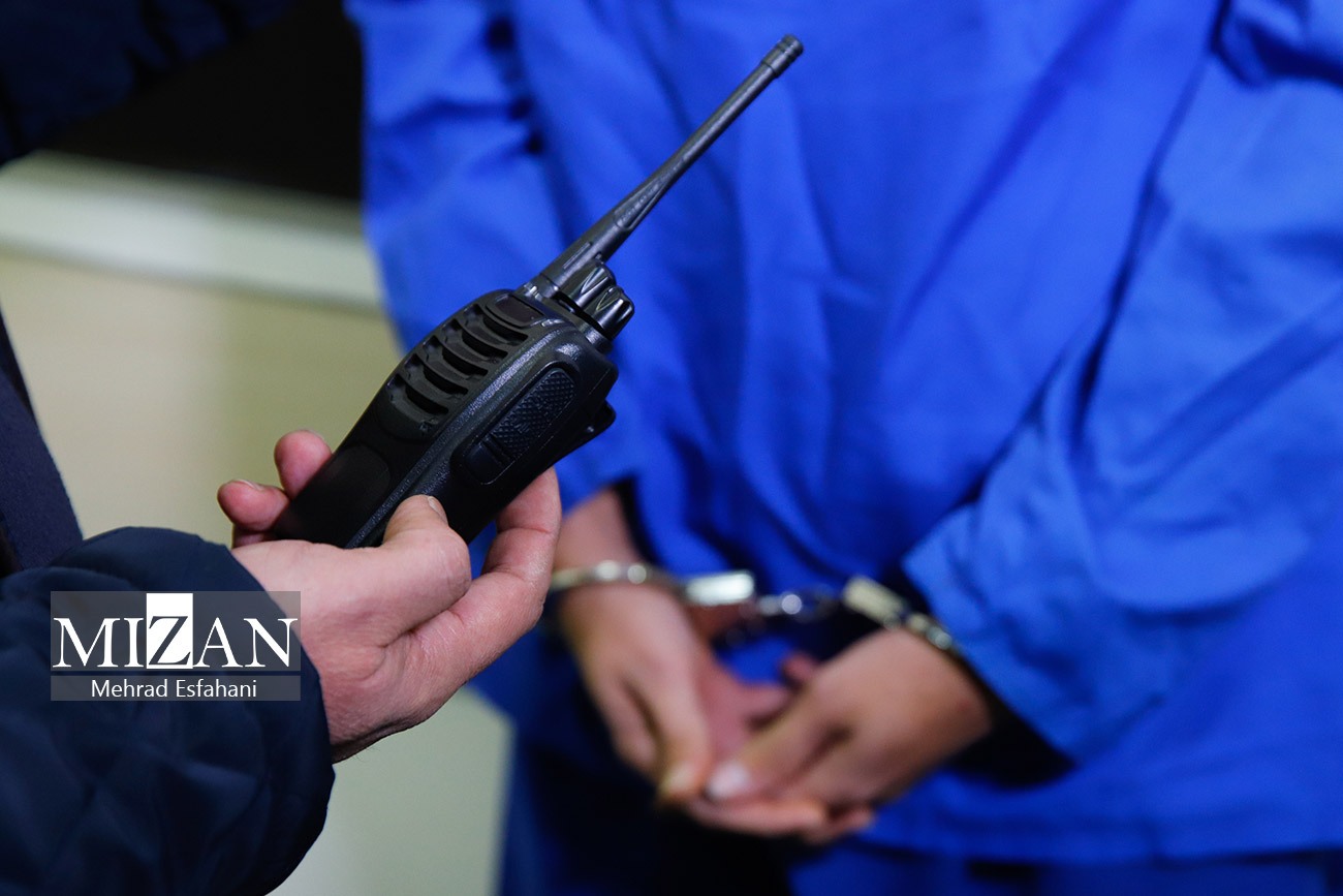 عکس/دستگیری کلاهبردار مامورنما در تاکسیهای اینترنتی