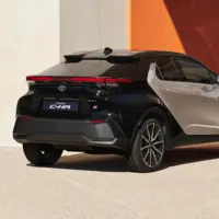 6 دقیقه با کراس اوور بی نظیر «تویوتا»