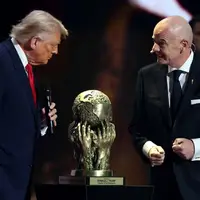 تمسخر ترامپ در سیانان پس از دریافت جایزه صلح فیفا