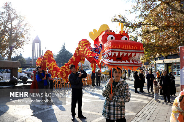 عکس/ آیین افتتاحیه سی‌اُمین جشنواره بین‌المللی تئاتر کودک و نوجوان همدان