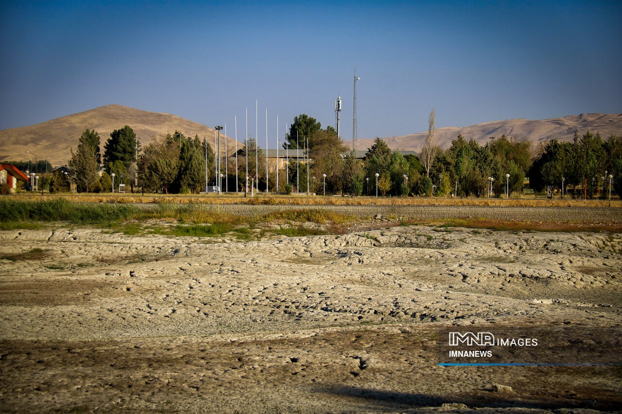 عکس/ مرگ نیلوفرِ کرمانشاه؛ آغاز فصلی تلخ از بحران آب